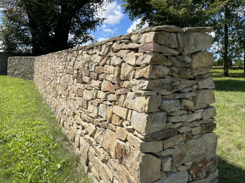 Trockenmauer