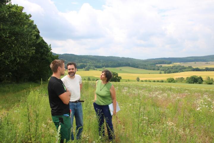 Naturschutzberatung am Feldrand