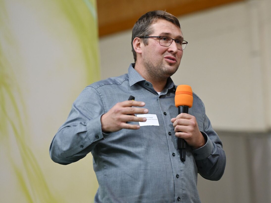 Vortragender spricht