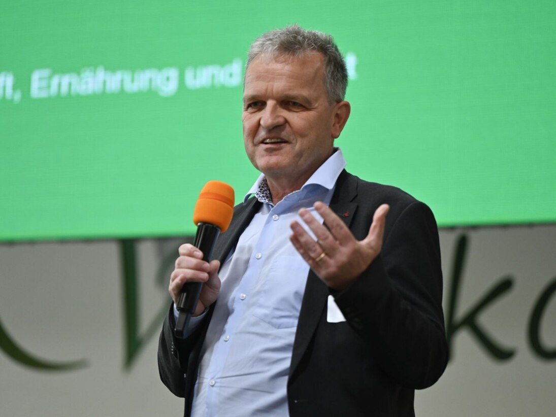 Vortragender spricht