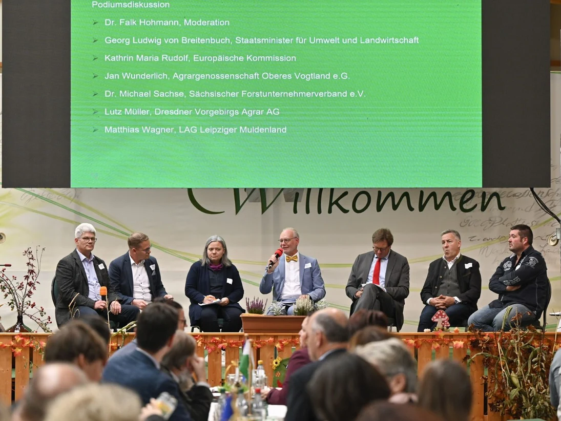 Moderator spricht