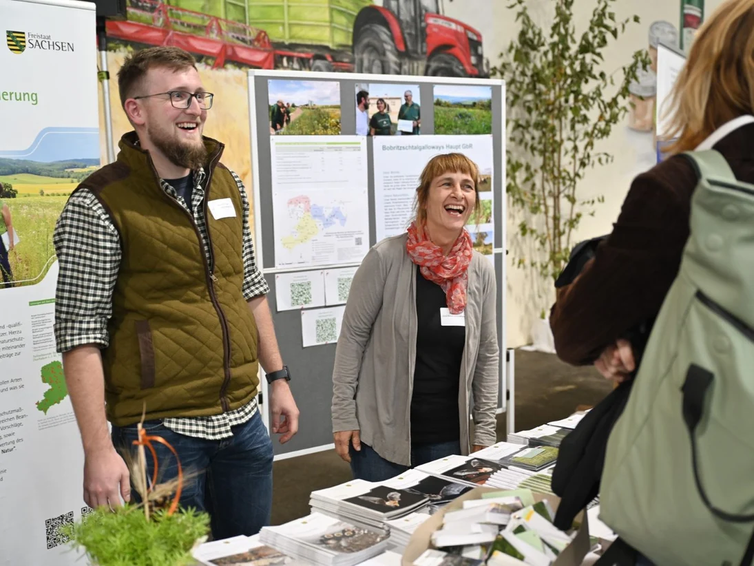 Fröhliche Stimmung am Stand